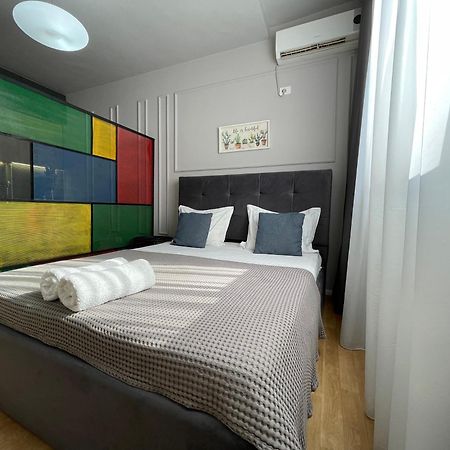 Myslym Shyri'S Apartments Tiranë Luaran gambar