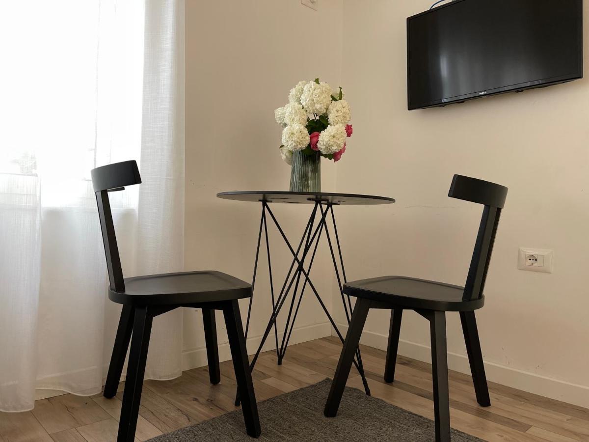 Myslym Shyri'S Apartments Tiranë Luaran gambar