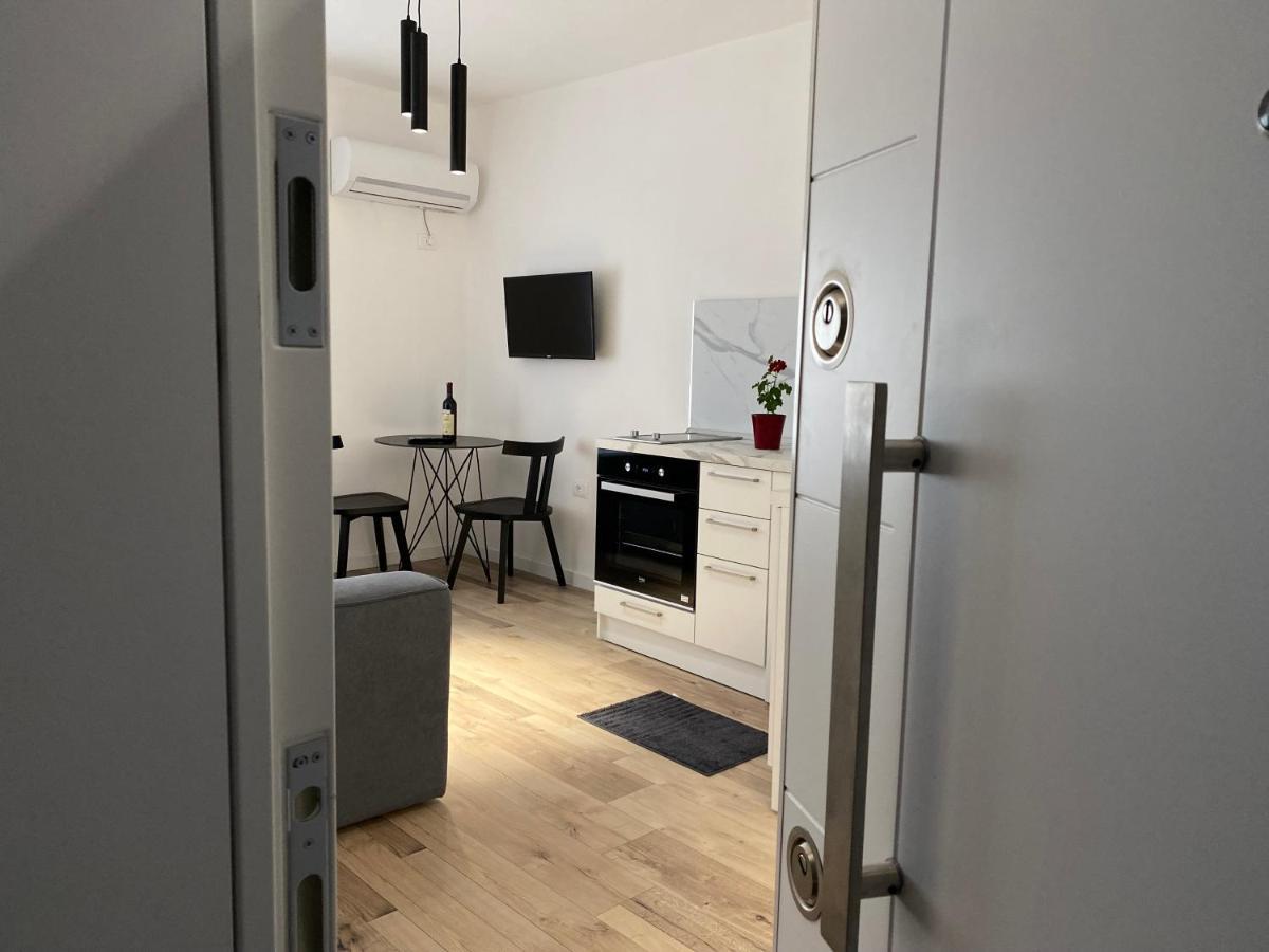 Myslym Shyri'S Apartments Tiranë Luaran gambar