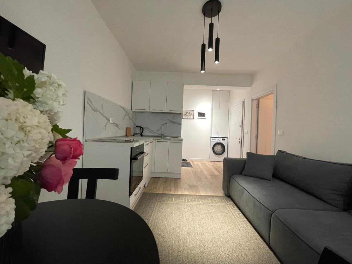 Myslym Shyri'S Apartments Tiranë Luaran gambar