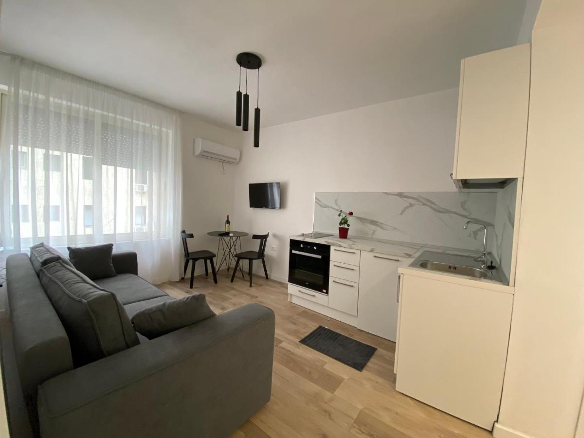 Myslym Shyri'S Apartments Tiranë Luaran gambar