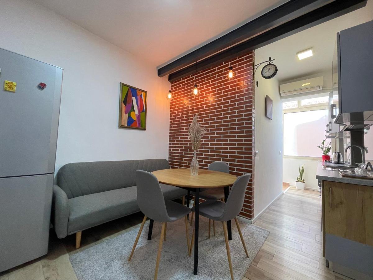 Myslym Shyri'S Apartments Tiranë Luaran gambar