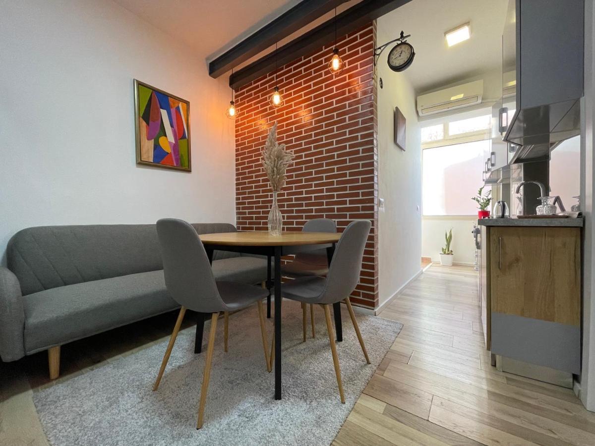 Myslym Shyri'S Apartments Tiranë Luaran gambar