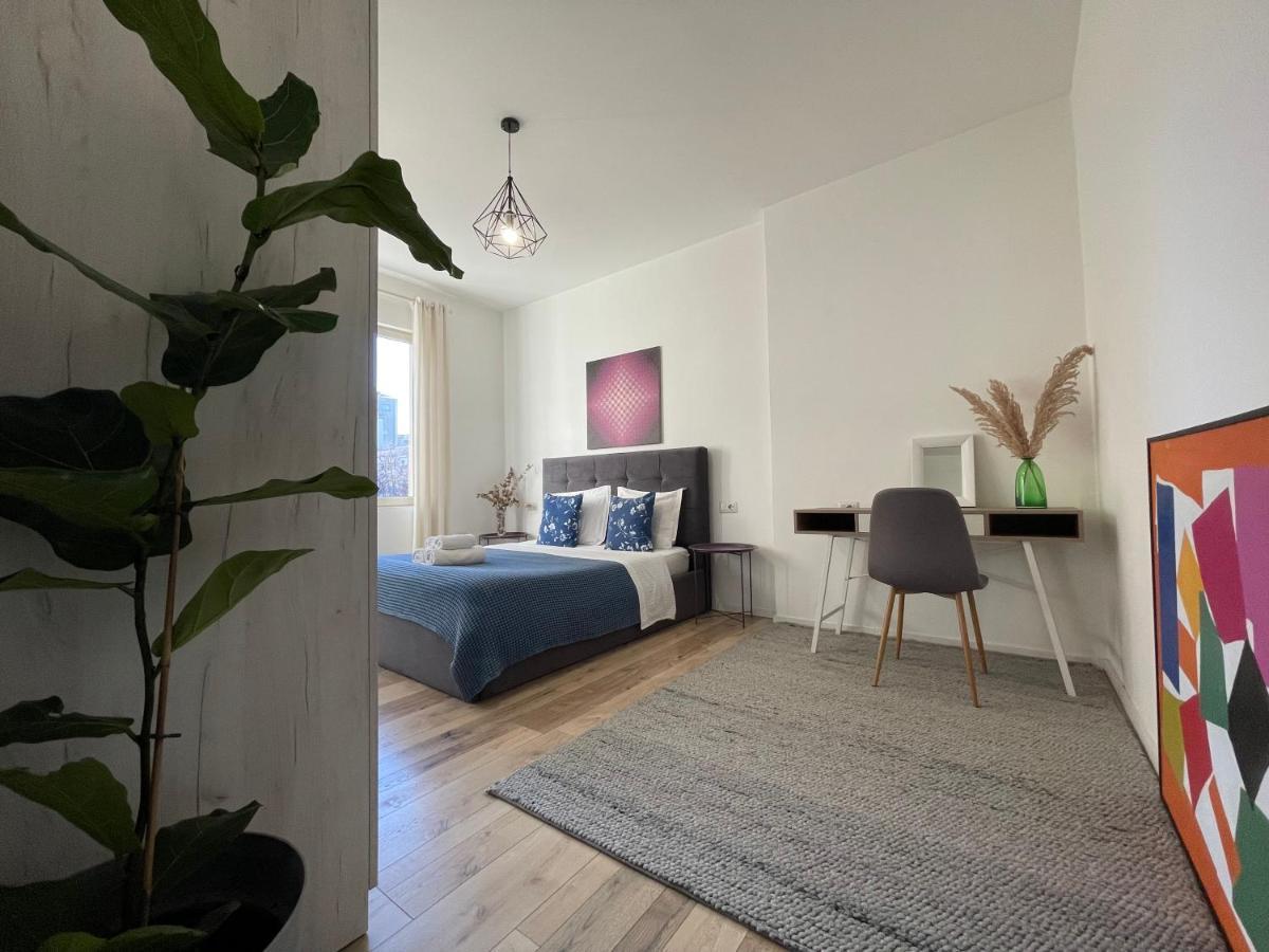 Myslym Shyri'S Apartments Tiranë Luaran gambar