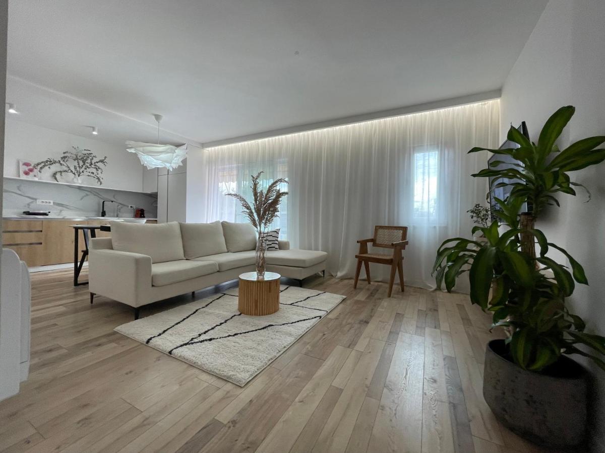 Myslym Shyri'S Apartments Tiranë Luaran gambar