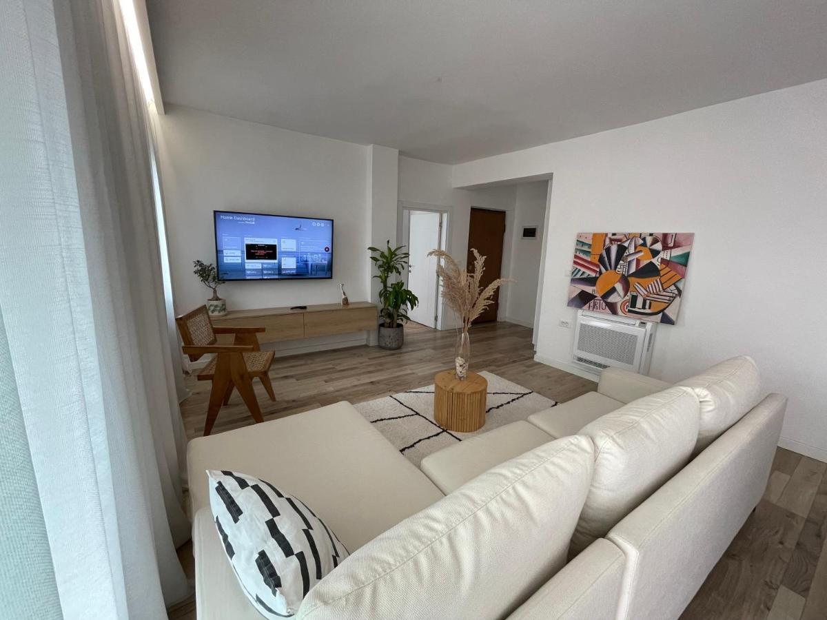 Myslym Shyri'S Apartments Tiranë Luaran gambar