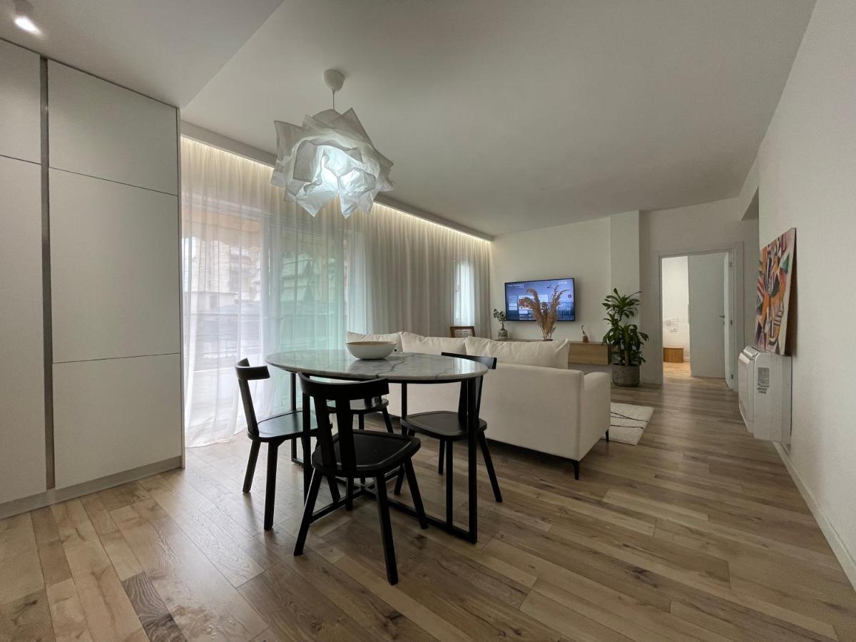 Myslym Shyri'S Apartments Tiranë Luaran gambar