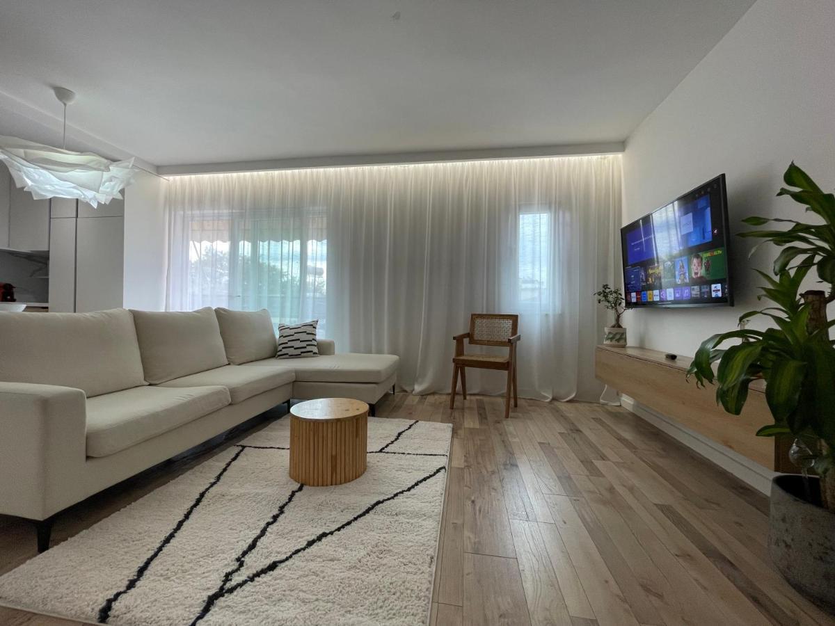 Myslym Shyri'S Apartments Tiranë Luaran gambar