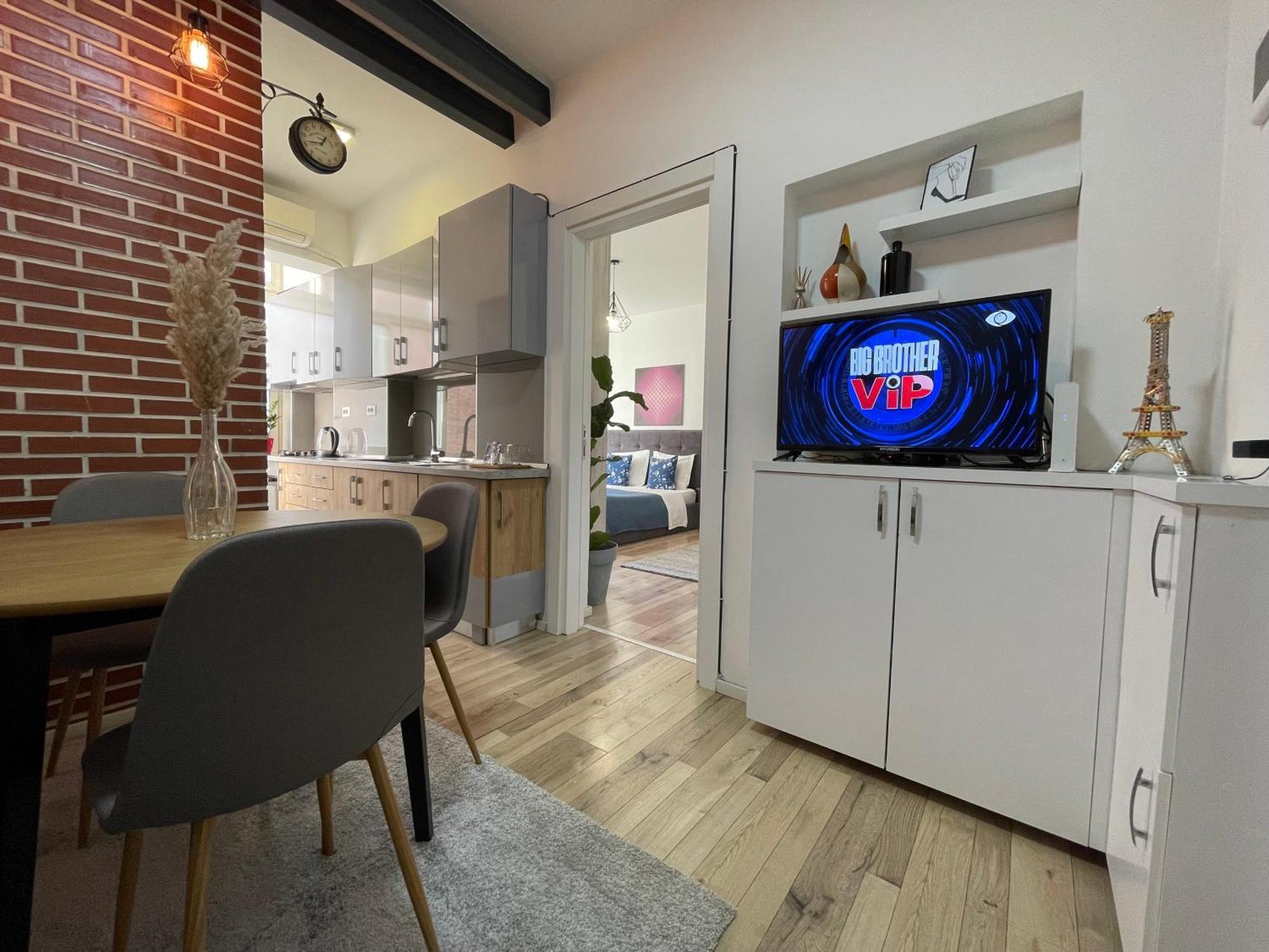 Myslym Shyri'S Apartments Tiranë Bilik gambar